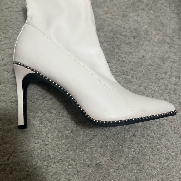 barlll brand white booties, excellent condition, size 7. - Picture 4 of 6